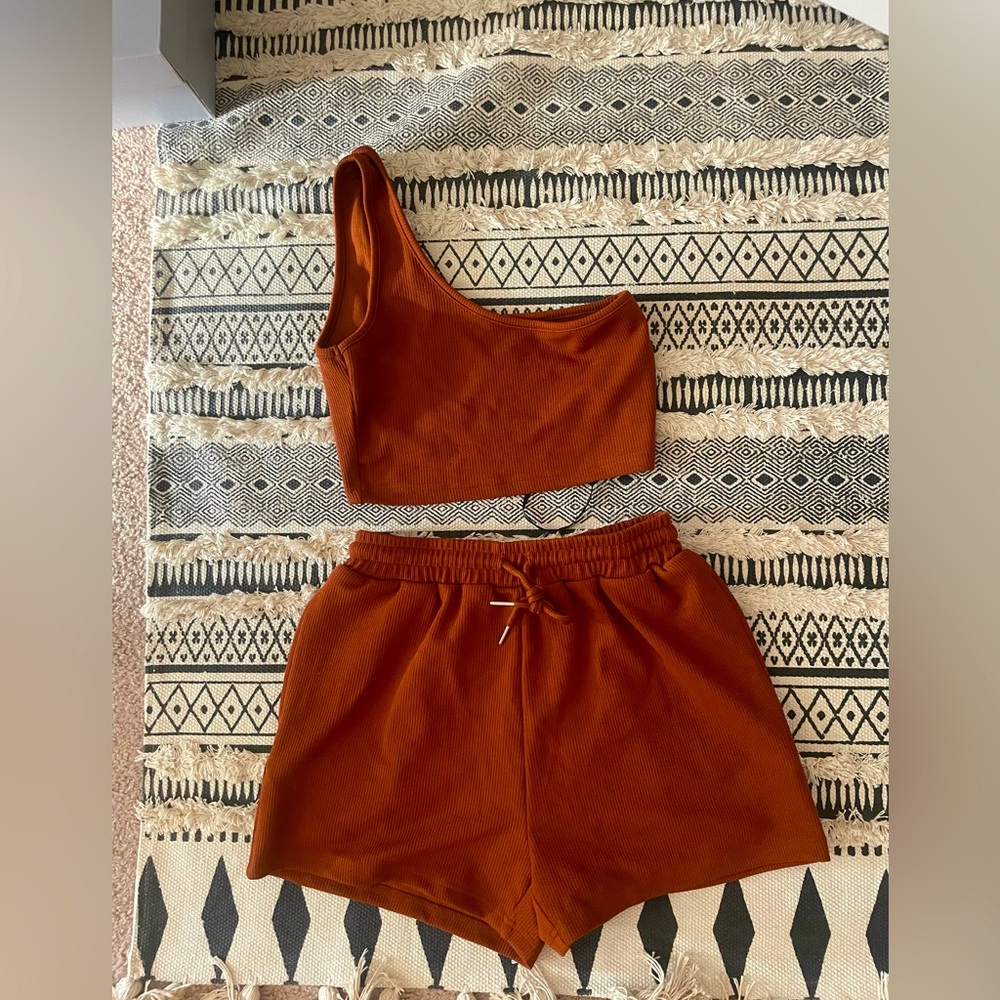 Brand new short set
